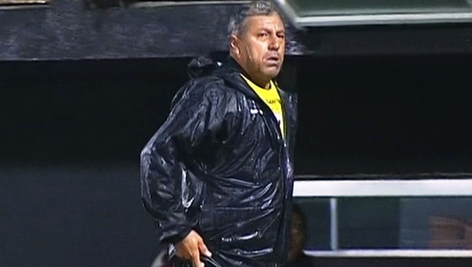 Gilberto Pereira, técnico do Atlético-GO (Foto: Reprodução/TV Anhanguera)