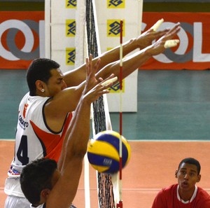 Equipe masculina de vôlei de Uberlândia, técnico Manoel Honorato (Foto: Divulgação/CBV)