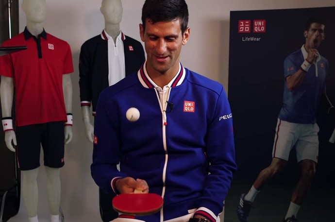 Novak Djokovic mostra controle de bola no ping pong (Foto: Reprodução / Youtube)