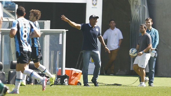 Roger comanda Grêmio contra o Coritiba (Foto: Lucas Uebel / Grêmio, DVG)