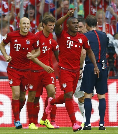 Douglas Costa Bayern x Leverkusen (Foto: AP)