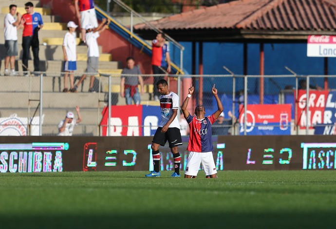 Paraná x Santa Cruz Série B (Foto: Geraldo Bubniak / AGB / Estadão Conteúdo)