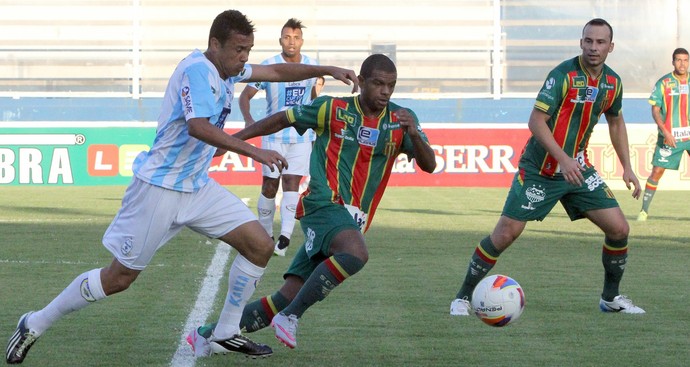 Henrique, macaé x sampaio corrêa (Foto: Tiago Ferreira / Macaé Esporte)