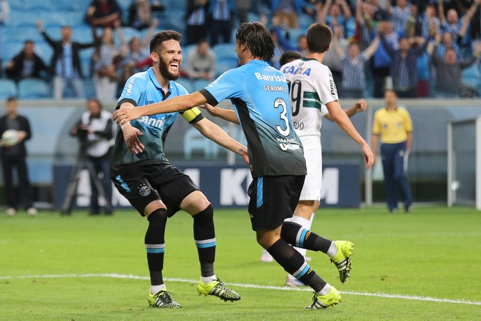 Grêmio x Coritiba - gol (Foto: PEDRO H. TESCH - Agência Estado)