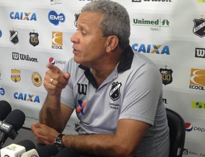 Hélio dos Anjos - técnico do ABC (Foto: Carlos Arthur da Cruz/Globoesporte.com)