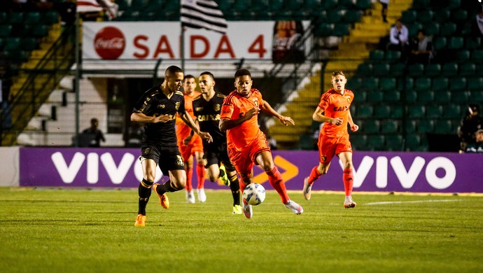 Lance de jogo Figueirense x Sport (Foto: Estadão Conteúdo)