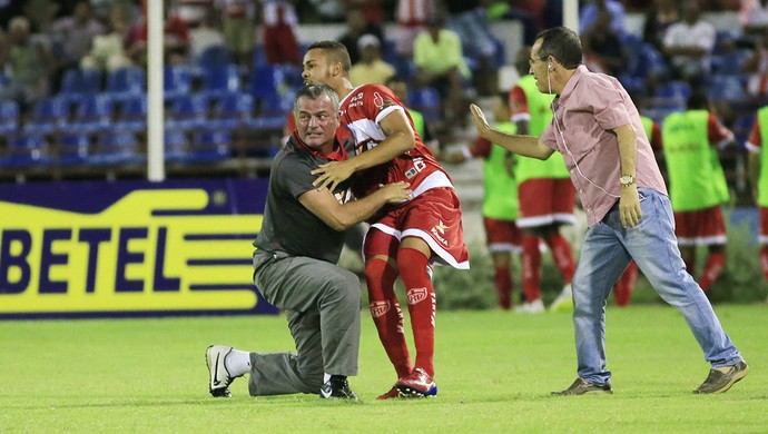 Após começo atrás, CRB mudou panorama no jogo (Foto: Ailton Cruz/ Gazeta de Alagoas)