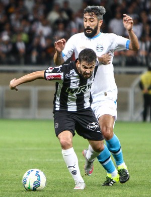 Douglas; Leandro Donizete; Atlético-MG (Foto: Bruno Cantini/CAM)