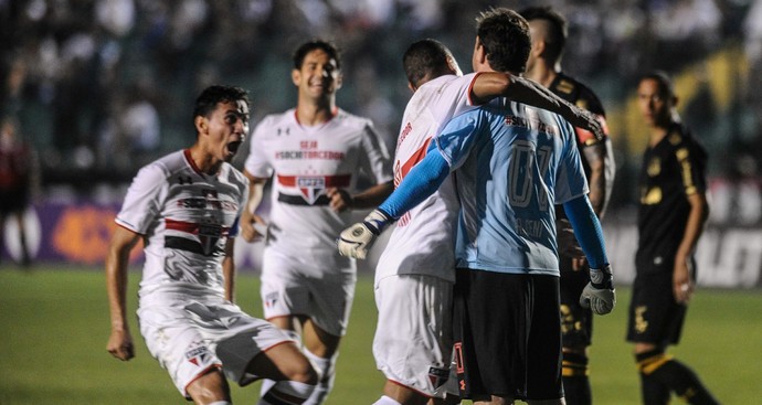 Gol Ceni Figueirense x São Paulo (Foto: EDUARDO VALENTE/FRAME/ESTADÃO CONTEÚDO)