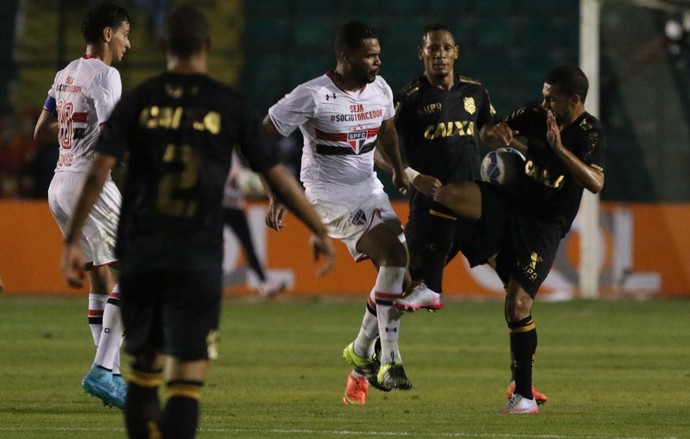 Breno São Paulo (Foto: Rubens Chiri / site oficial do SPFC)