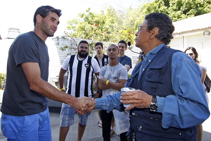 Amarildo e Navarro se encontram no tour de General Severiano (Foto: Vitor Silva / SS Press)