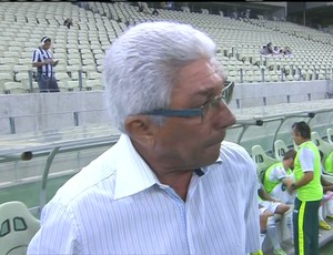 Técnico Givanildo Oliveira comandou o América-MG na vitória sobre o Ceará (Foto: Reprodução/Premiere)