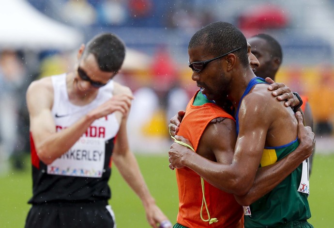 Odair Ferreira guia Carlos dos Santos atletismo parapan (Foto: Washington Alves/MPIX/CPB)