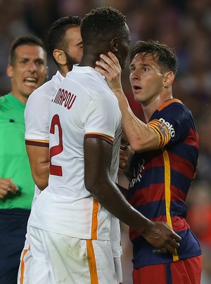 Messi Mapou Yanga-Mbiwa Barcelona x Roma (Foto: AP)