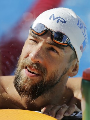 Michael Phelps treinando nos EUA com barba chamativa (Foto: AP)