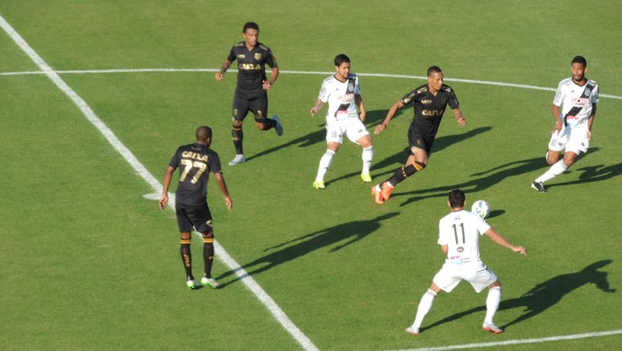 Figueirense x Ponte Preta (Foto: Renan Koerich)