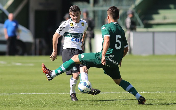 Ruy; Coritiba; Goiás (Foto: Giuliano Gomes/PR PRESS)