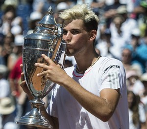 Dominic Thiem conquista o título em Gstaad (Foto: AP)