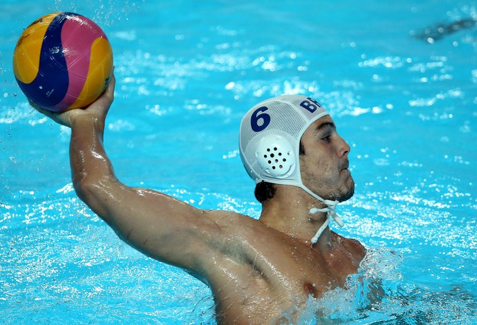 Bernardo Gomes em ação no jogo entre Brasil e Canada pelo polo aquático do Campeonato Mundial de Desportos Aquaticos em Kazan, Rússia (Foto: Satiro Sodre/SSPress)