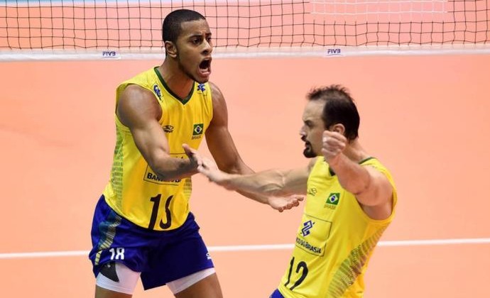 Lucarelli e Lipe Vôlei Taubaté (Foto: Divulgação/ FIVB)