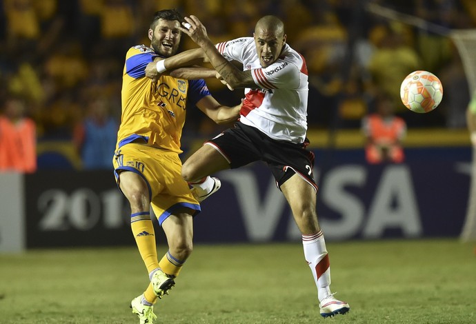 Gignac e Maidana, Tigres x River Plate (Foto: Yuri Cortez / AFP)