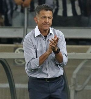 Osorio orienta time do Tricolor no Mineirão (Foto: Rubens Chiri / saopaulofc.net)