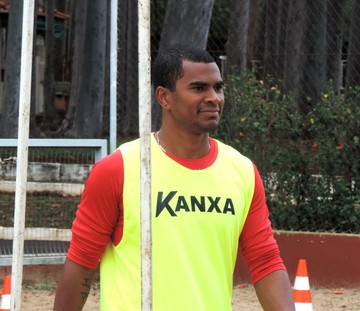 Mazinho, atacante do Oeste, treino (Foto: Sérgio Pais)