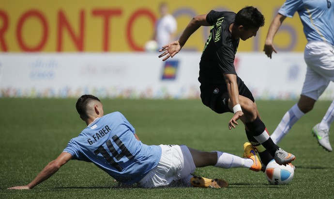 Gol no in[icio e defesa forte dão ouro ao futebol uruguaio (Foto: Felipe Dana/AP)