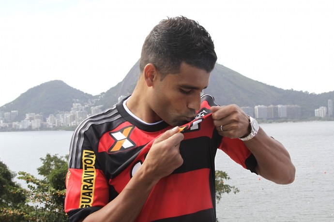 Ederson Flamengo apresentação Gávea (Foto: Gilvan de Souza/Flamengo)