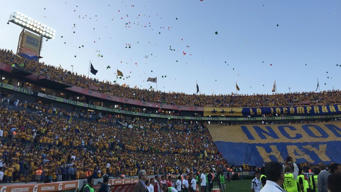 Torcida do Tigres faz festa do El Volcán (Foto: Diego Guichard)