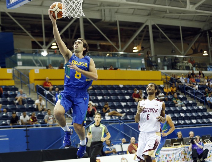 Vitor Benite deixa John Cox para atrás pra marcar pro Brasil (Foto: Geoff Burke-USA TODAY Sports)