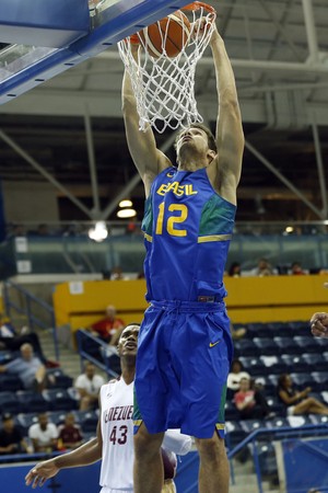 Rafael Souza enterra e marca mais dois pontos pro Brasil (Foto: Geoff Burke-USA TODAY Sports)