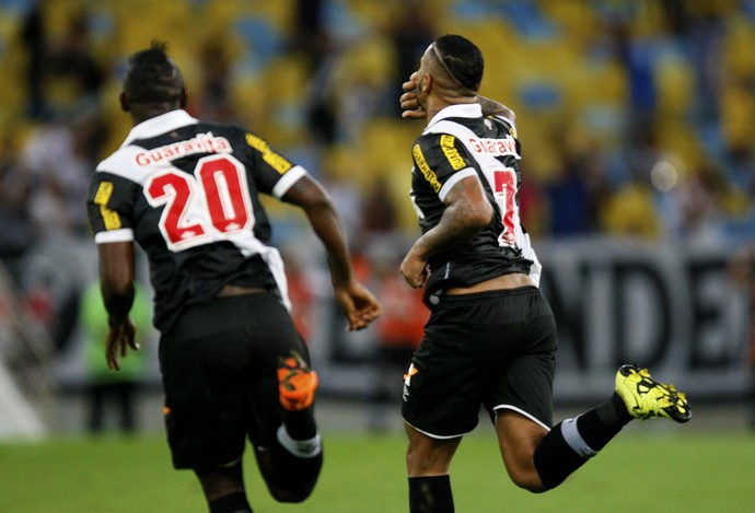 Jhon Cley comemora gol Fluminense x Vasco (Foto: Marcelo de Jesus / GloboEsporte.com)