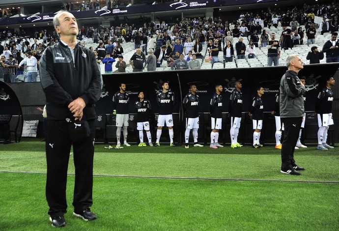 Levir Culpi, técnico do Atlético-MG, no jogo contra o Corinthians (Foto: Marcos Ribolli)