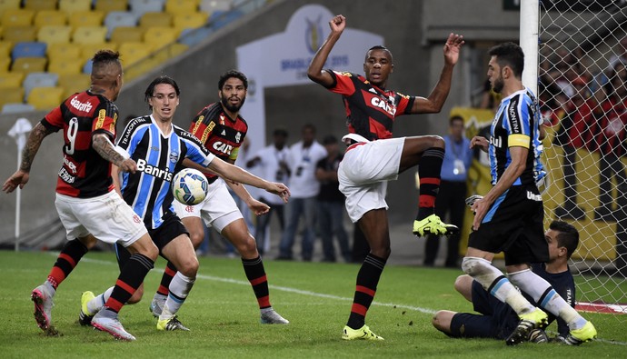 Gol Guerrero Flamengo x Grêmio Maracanã (Foto: André Durão)