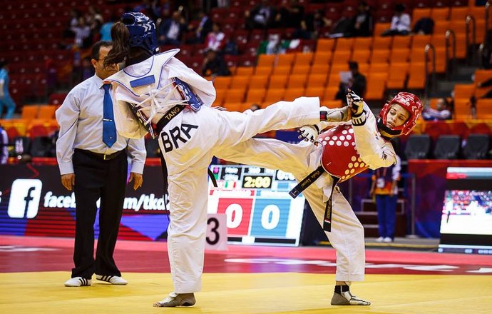 Iris Sing em ação durante o Mundial de Taekwondo (Foto: Reprodução / Facebook)