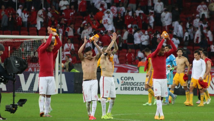 Internacional x Tigres Libertadores Beira-Rio Inter Aránguiz Rafael Moura saída de campo (Foto: Diego Guichard/GloboEsporte.com)