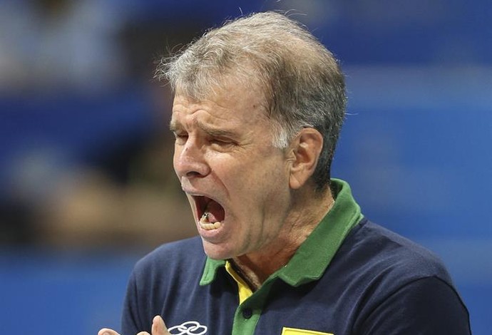 Bernadinho na derrota do Brasil para a França (Foto: EFE/ Antonio Lacerda.)