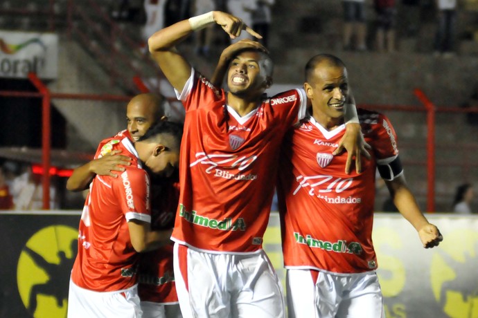 Rivaldo e Rivaldinho gol Mogi x Macaé (Foto:  LéO SANTOS - Agência Estado)