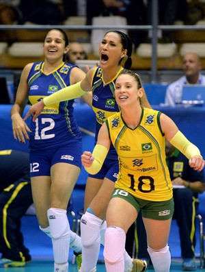 camila brait brasil x turquia volei (Foto: Getty Images)