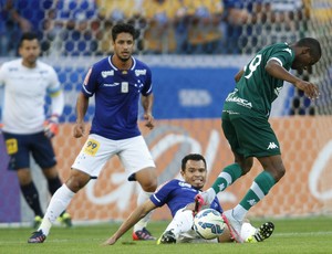 Léo, zagueiro, e Ceará, lateral, do Cruzeiro (Foto: Gil Leonardi/Light Press)