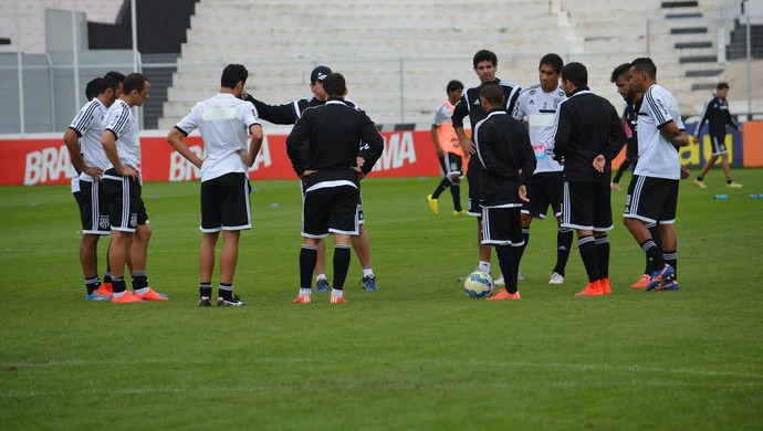 Ponte Preta treino Moisés Lucarelli (Foto: Heitor Esmeriz)