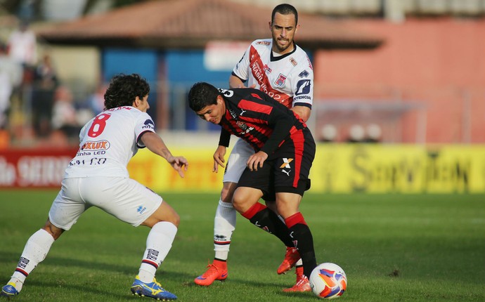 Paraná Vitória (Foto: Giuliano Gomes/ Agência PRPRESS)