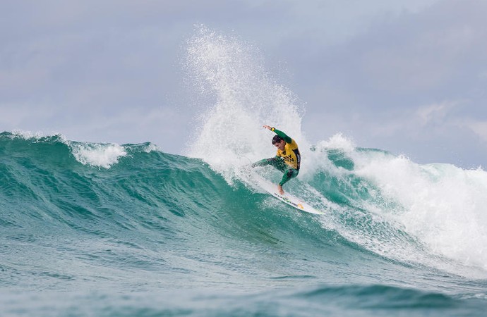 Adriano de Souza Mineirinho na estreia da sexta etapa do Circuito M undial em Jeffreys Bay na África do Sul (Foto: WSL / KC)