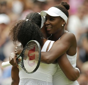 Serena Williams Venus Williams oitavas de Wimbledon 2015 (Foto: Reuters)