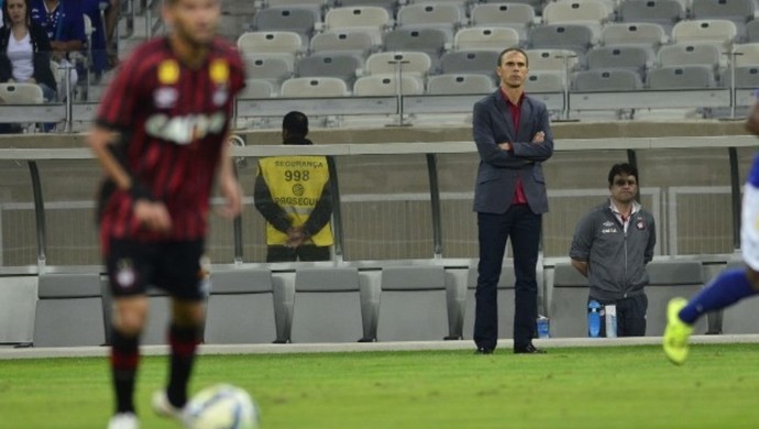 Milton Mendes Atlético-PR (Foto: Site oficial do Atlético-PR/Gustavo Oliveira)