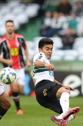 rafhael lucas coritiba joinville brasileiro (Foto: Giuliano Gomes/PR Press)