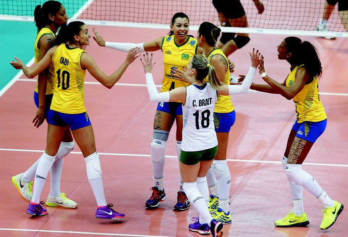 vôlei comemoração Brasil x Tailândia (Foto: Divulgação FIVB)