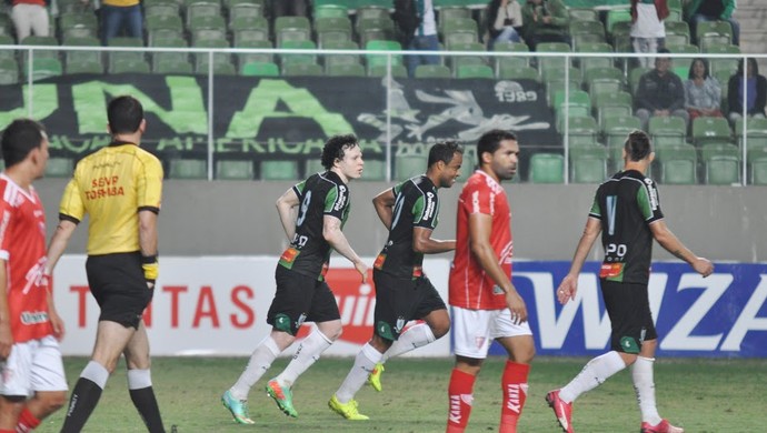 Mancini comemora gol do Coelho na vitória do América-MG sobre o Mogi (Foto: Divulgação/AFC)