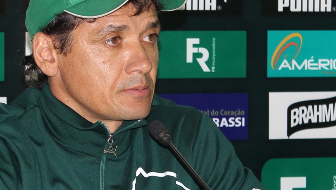 Augusto César - técnico da base do Goiás (Foto: Fernando Vasconcelos / Globoesporte.com)